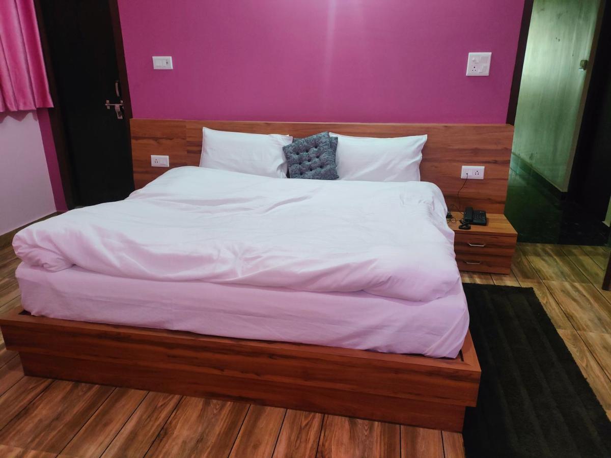 Hotel Rishabh And Banquet Hall Pithorāgarh 外观 照片