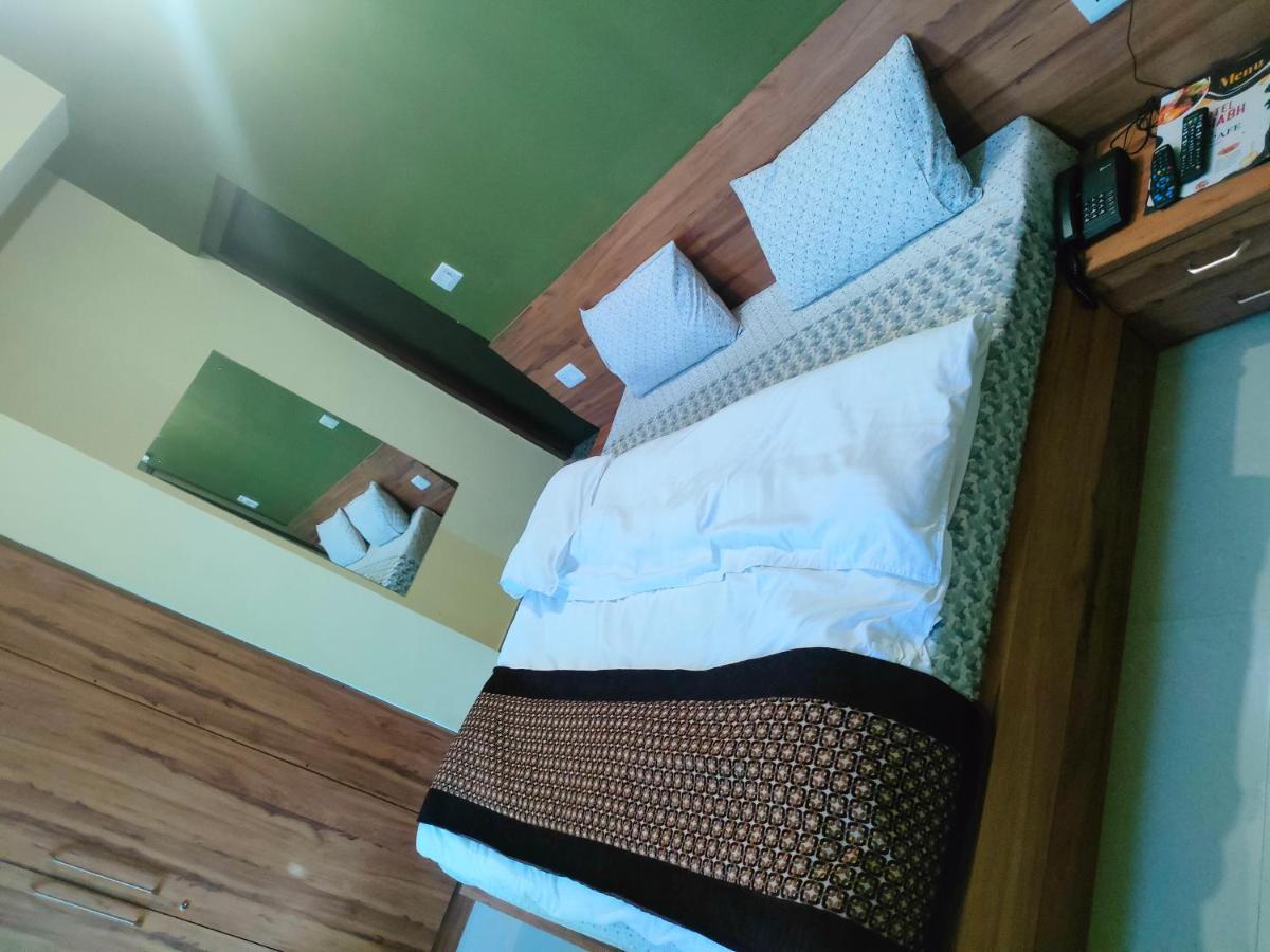 Hotel Rishabh And Banquet Hall Pithorāgarh 外观 照片