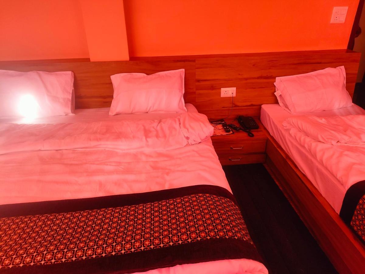 Hotel Rishabh And Banquet Hall Pithorāgarh 外观 照片