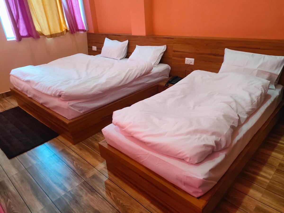 Hotel Rishabh And Banquet Hall Pithorāgarh 外观 照片